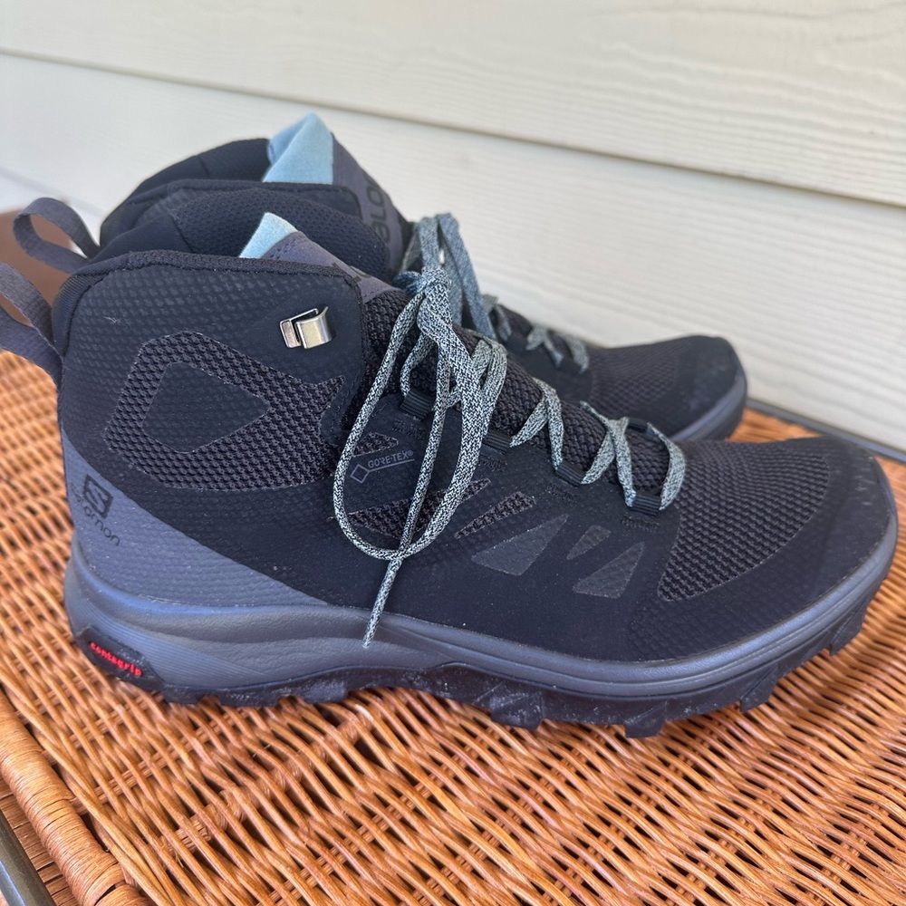 New Salomon Outline Women’s Hiking Boots Waterproof